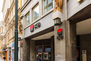 Od jakého zůstatku na účtu vás banky označují za "bohatého" a zahrnou vás luxusem? - EnergoZrouti.cz